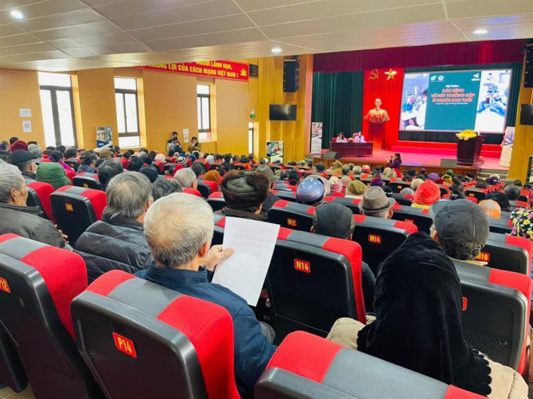 Bệnh viện Chuyên khoa Mắt Alina phối hợp với Hội Phụ nữ tỉnh Hưng Yên tổ chức Hội thảo "Các bệnh về mắt thường gặp ở người cao tuổi"