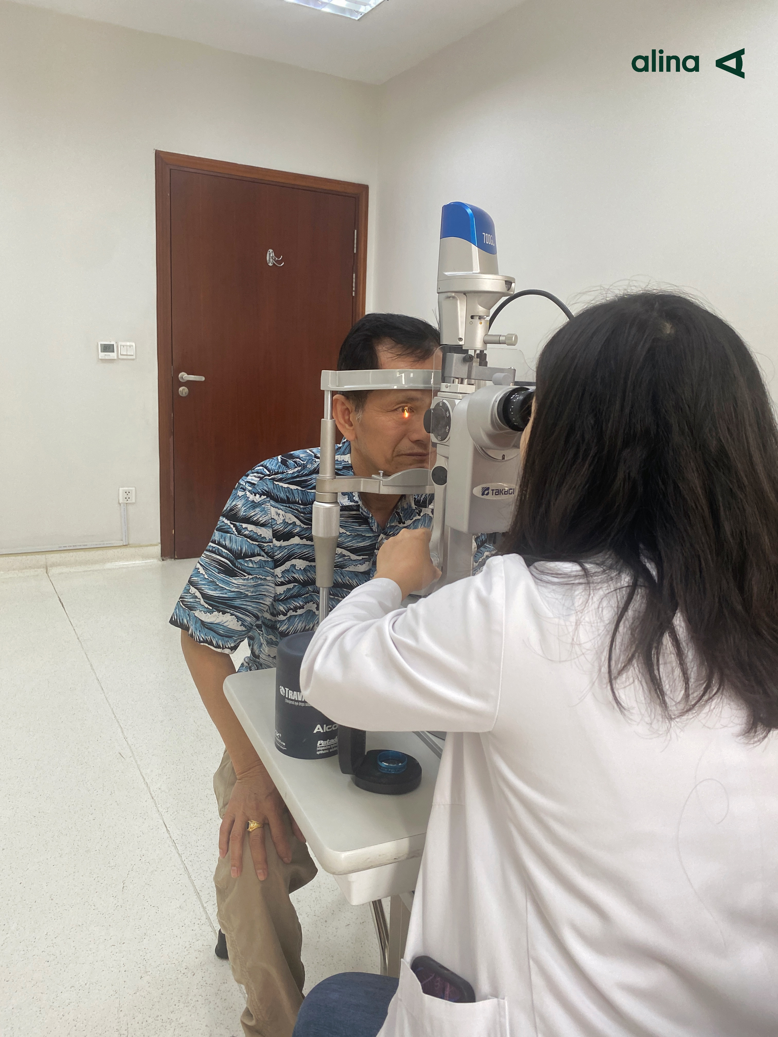 VIỆT KIỀU MỸ TIN TƯỞNG PHẪU THUẬT THAY THỦY TINH THỂ TẠI VINMEC ALINA
