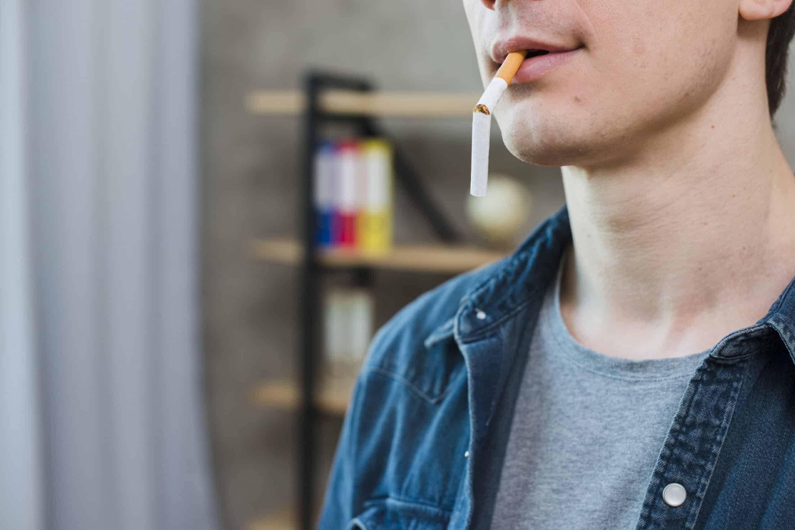 Hãy bỏ thuốc lá để giữ gìn sức khỏe mắt và cơ thể