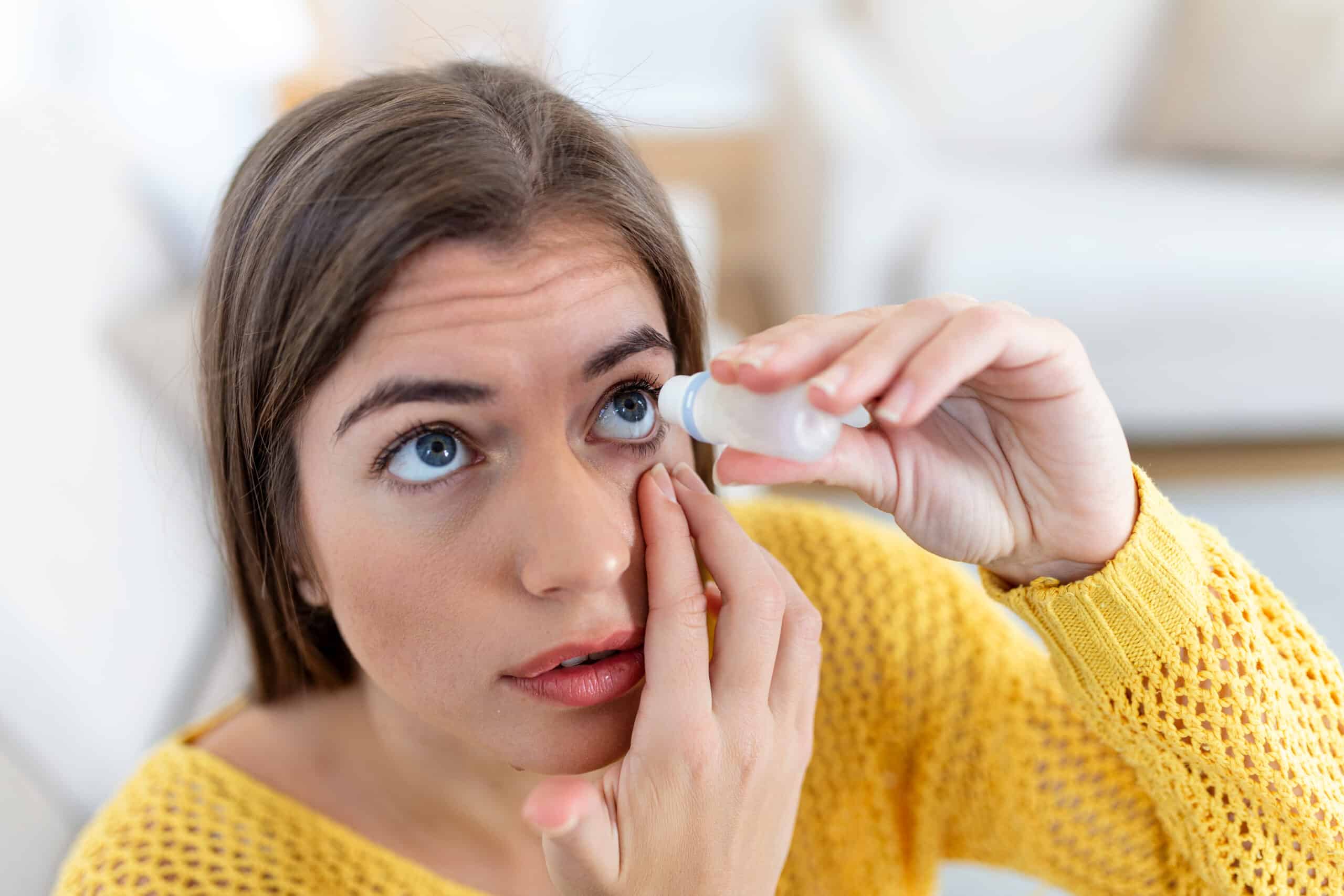 Sử dụng thuốc hỗ trợ bảo vệ sức khỏe mắt đúng cách