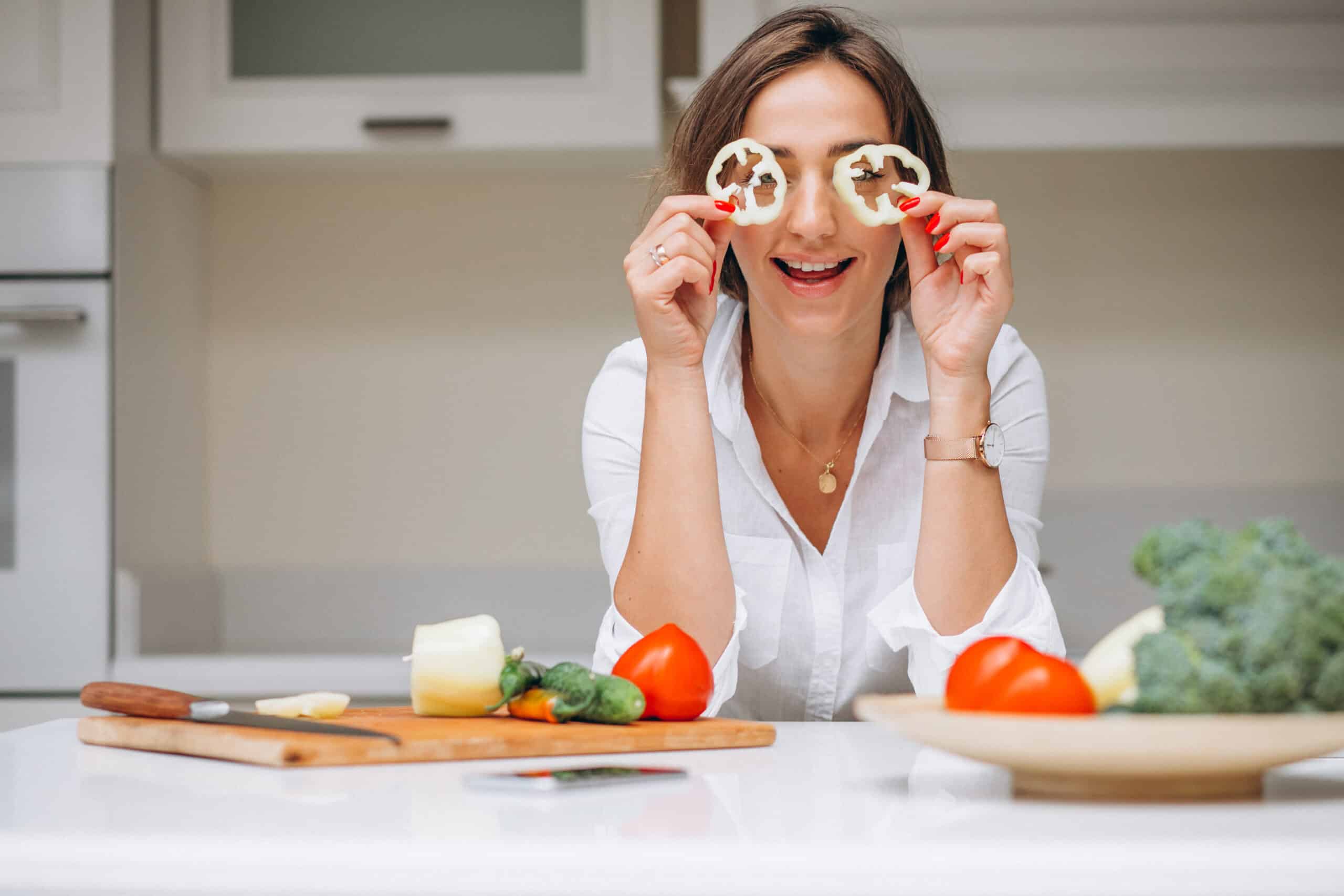 Dinh Dưỡng Cho Đôi Mắt: Top 5 Dưỡng Chất Thiết Yếu Giúp Mắt Luôn Sáng Khỏe