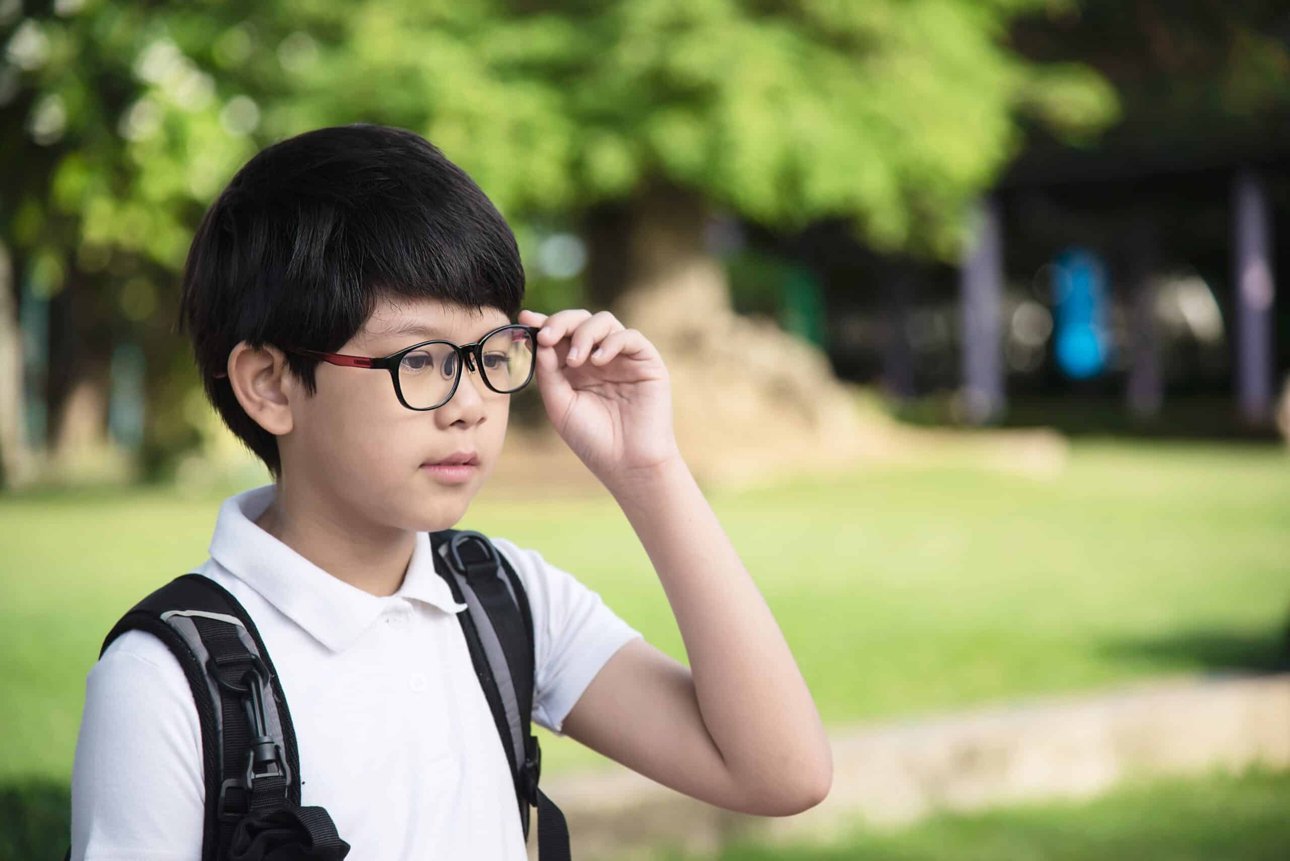 Tròng kính Stellest đã được nghiên cứu hiệu quả trong kiểm soát tiến triển cận thị ở trẻ