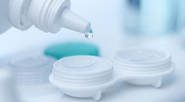 Bảo quản kính đúng cách