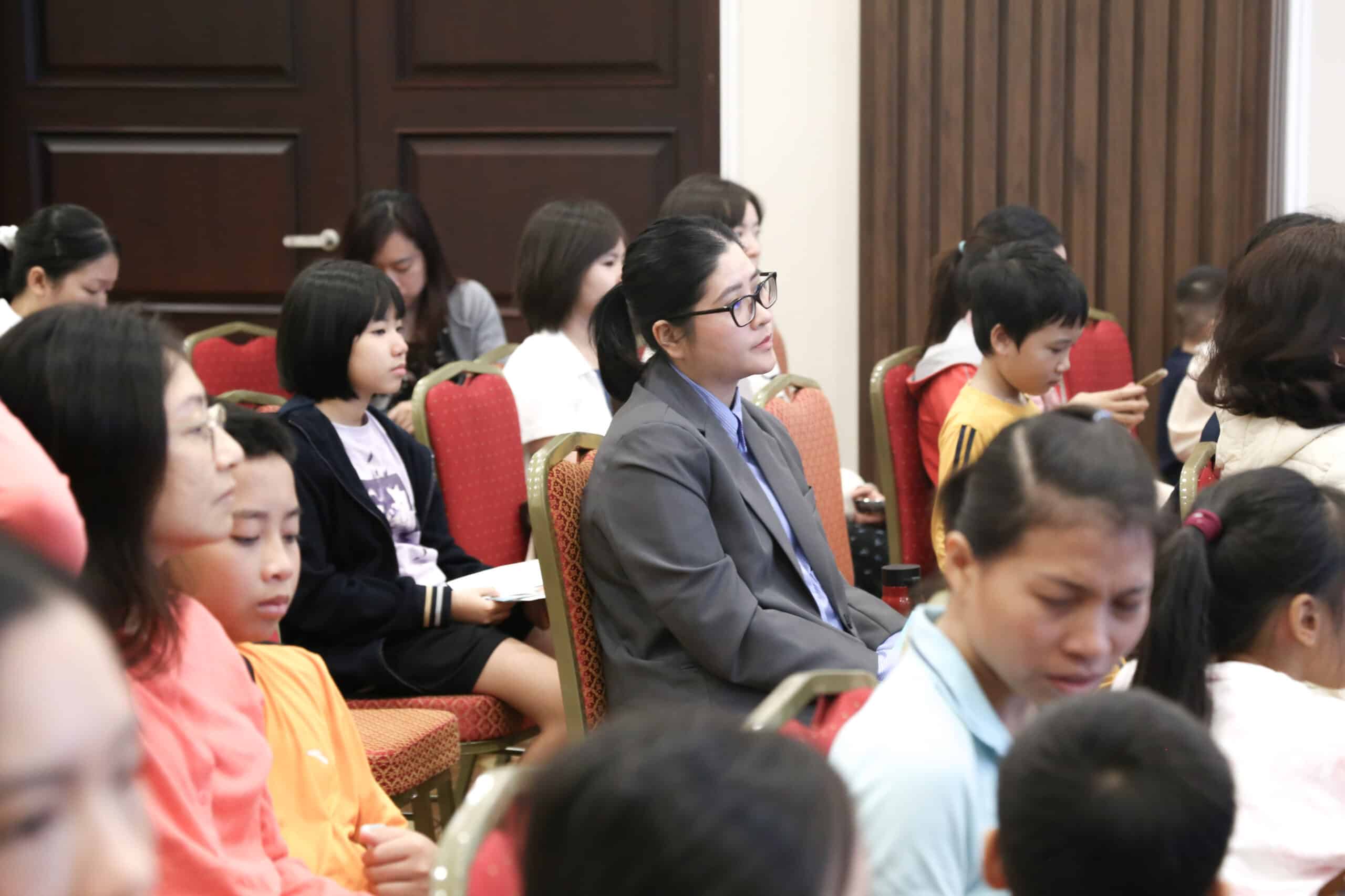 Hội thảo thu hút đông đảo phụ huynh và học sinh tham dự