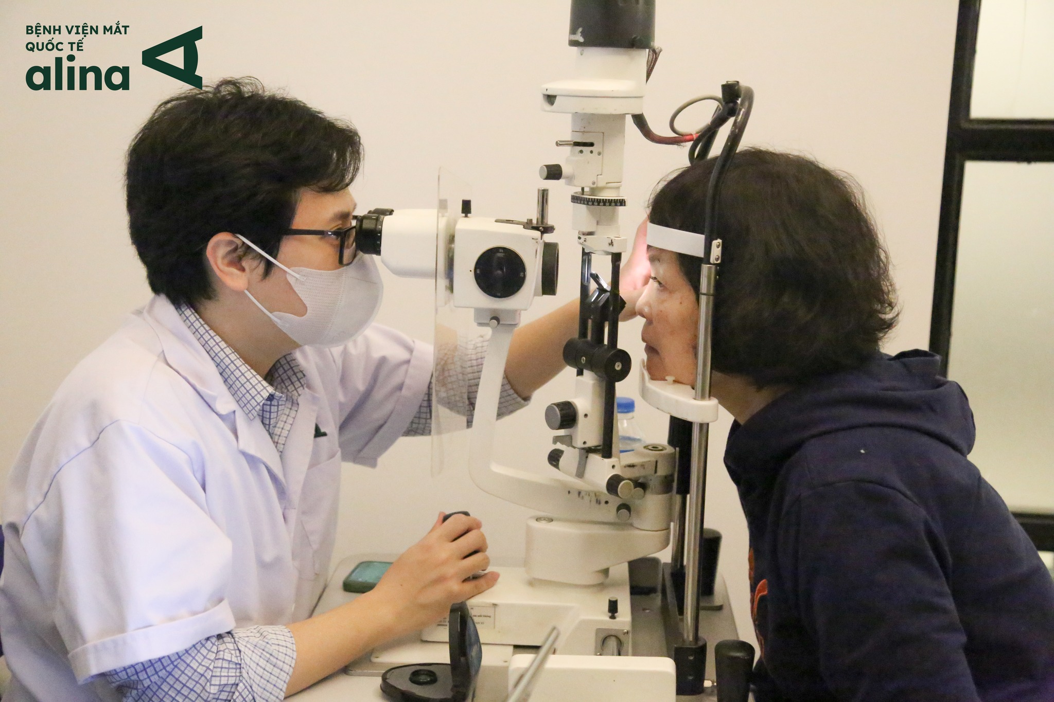 Khám thị lực & khám sinh hiển vi tại sự kiện