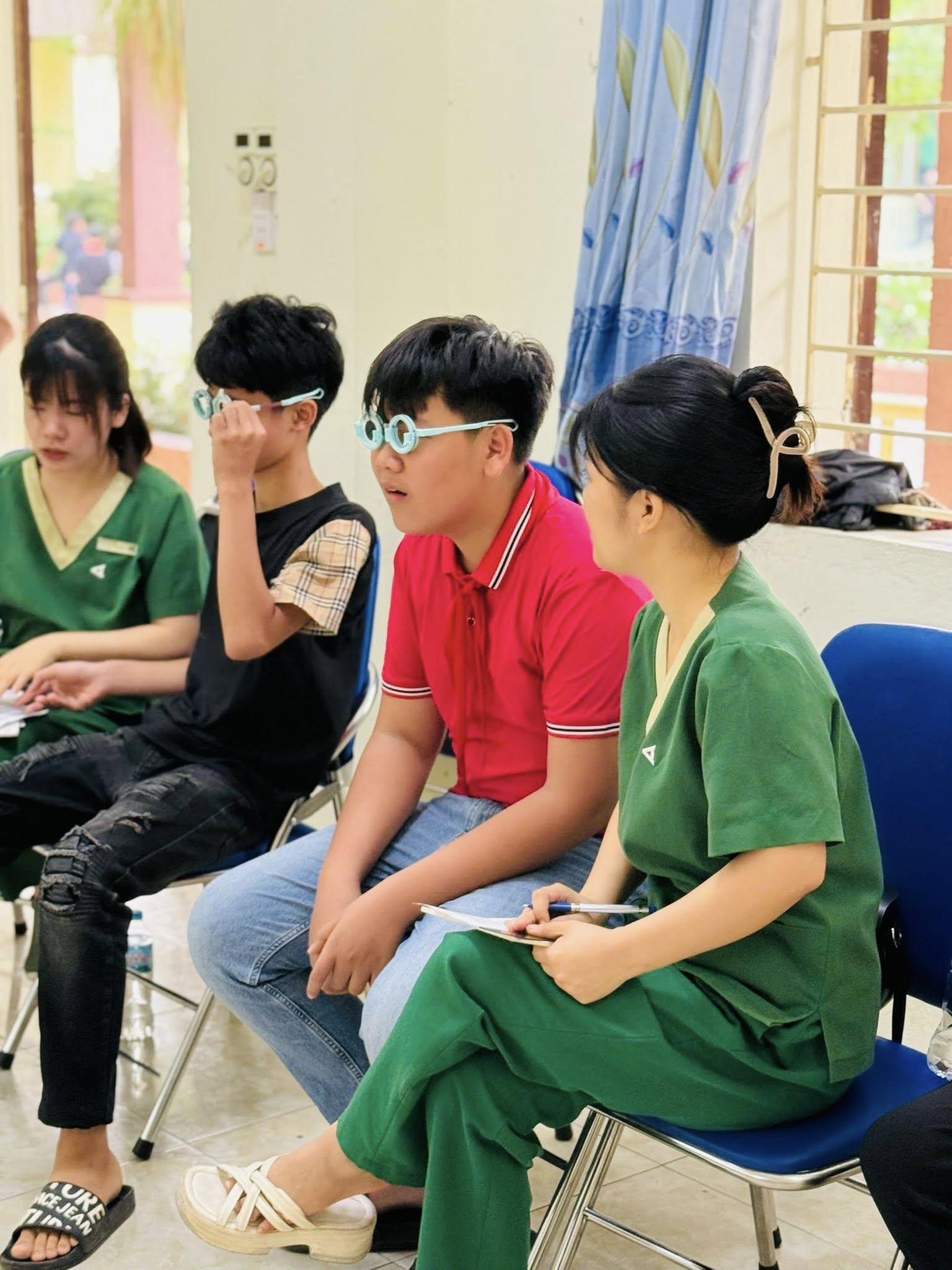 Chương trình khám mắt cho học sinh