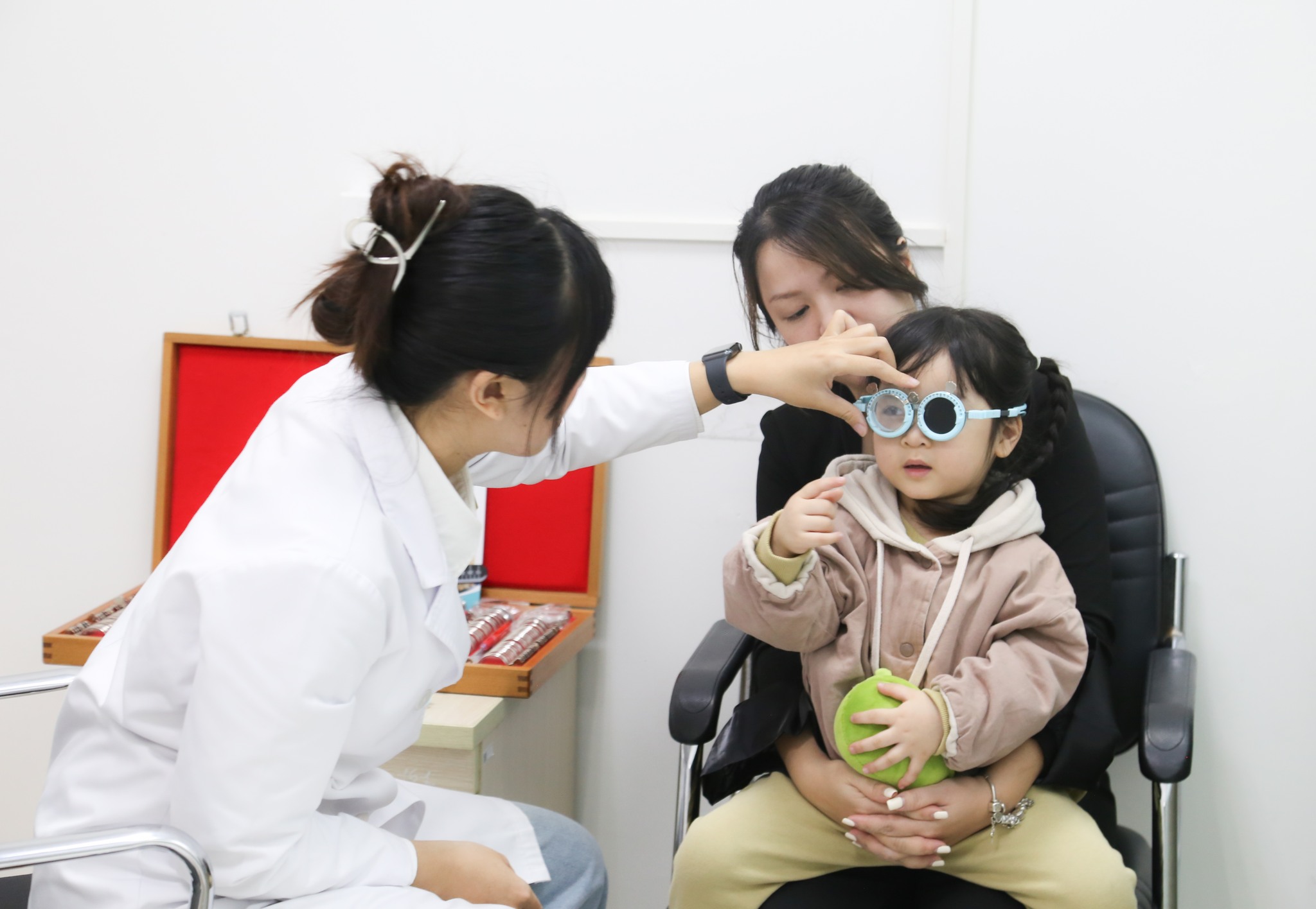 Ngày hội Kiểm soát cận thị: Mắt sáng học hay - Tương lai rộng mở