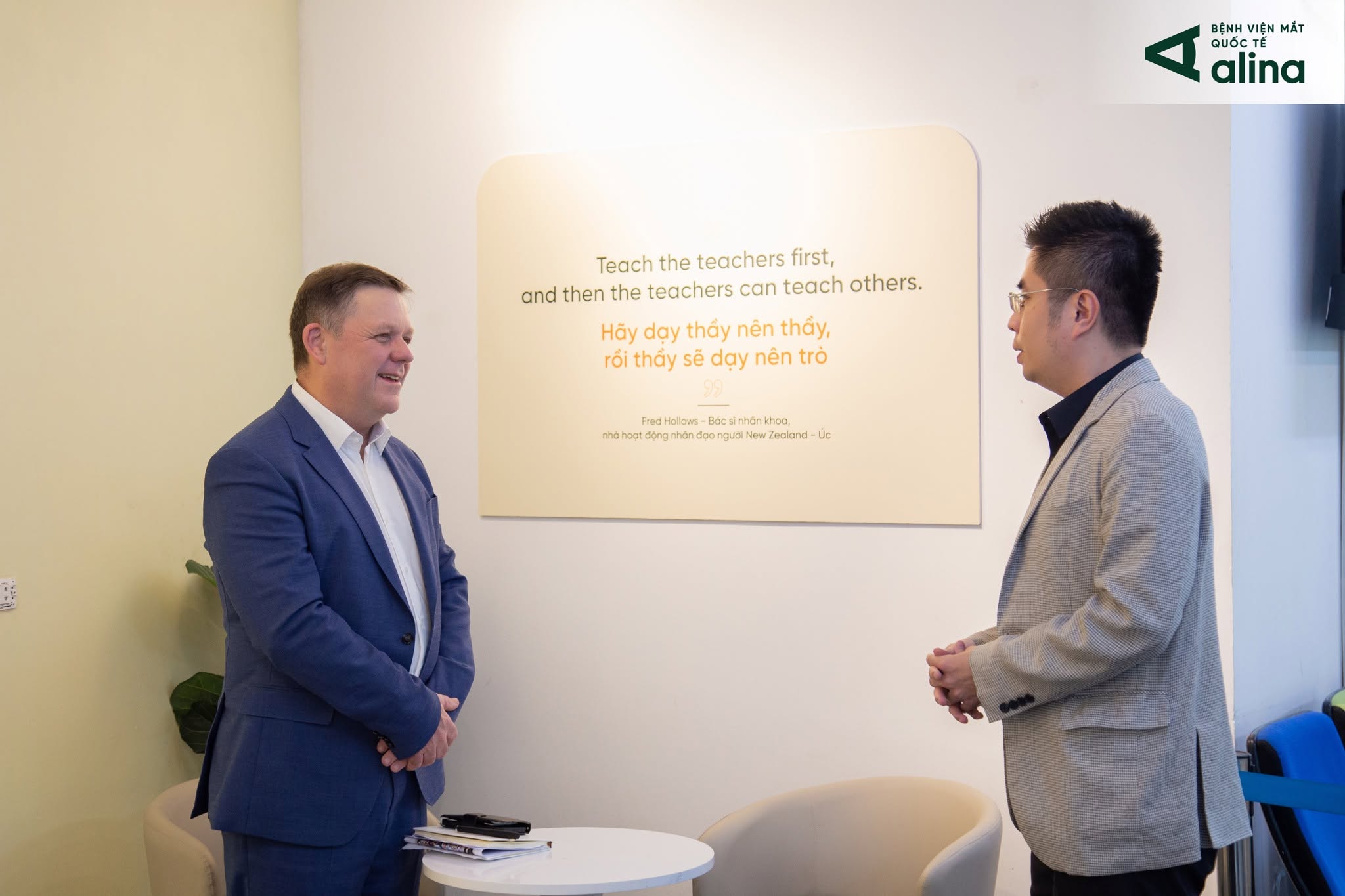 Đại diện The Fred Hollows Foundation và Bệnh viện Mắt Quốc tế Alina