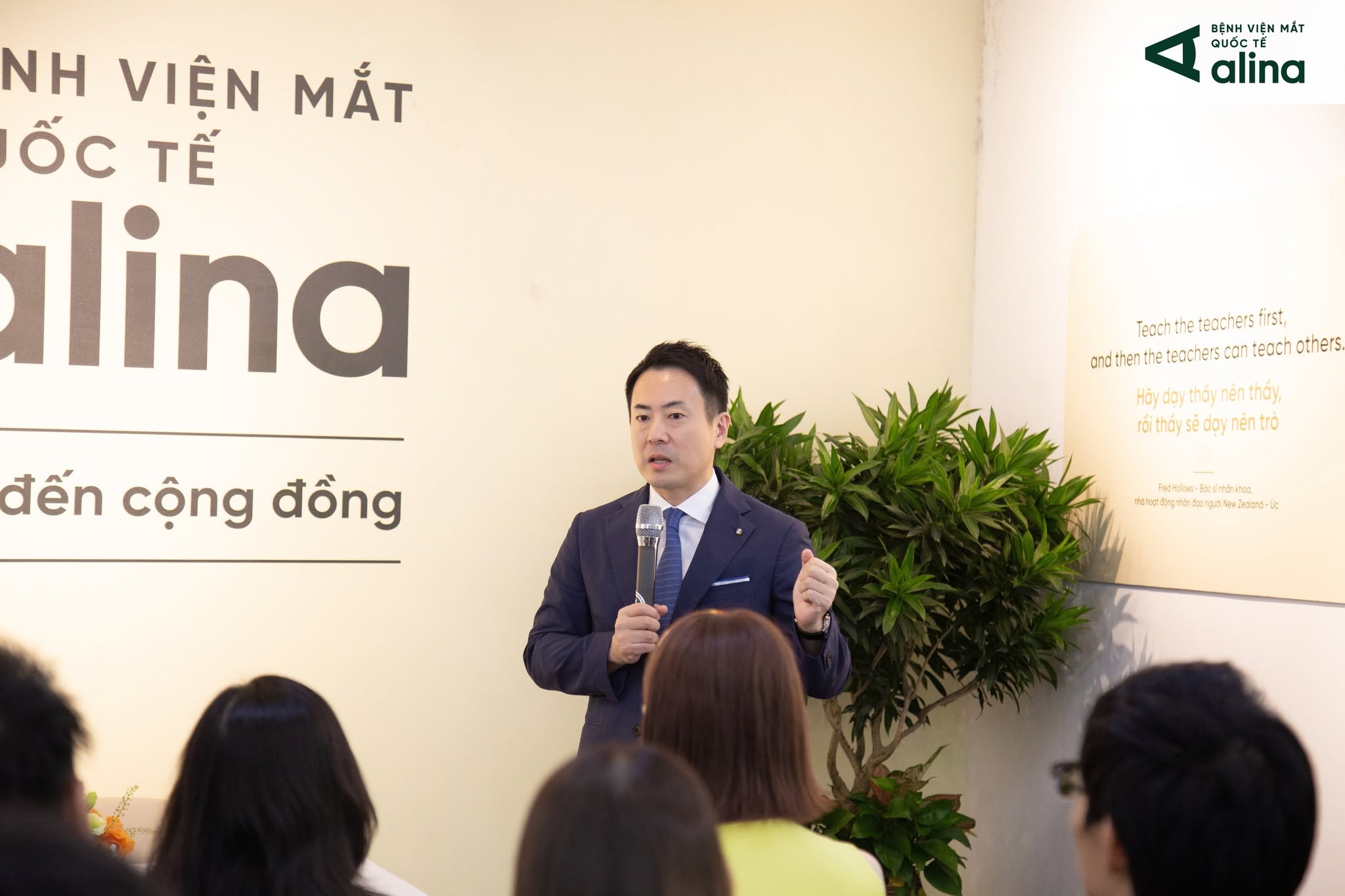Đại diện Tập đoàn Y tế EIWAKAI (Nhật Bản), ông Dr. Kazuhiko Dannoue phát biểu